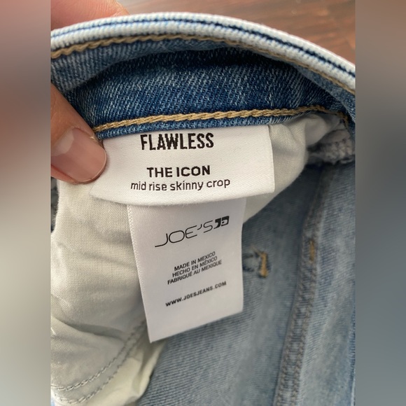 Joe's Flawless The Icon Mid Rise Skinny Crop. Size 33 - Picture 6 of 9